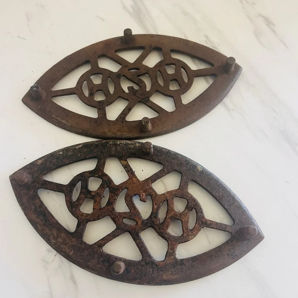Antique Cast Iron Sad Iron‎ Trivet Humphrey Gas General Specialty Co Lot of 2 UU